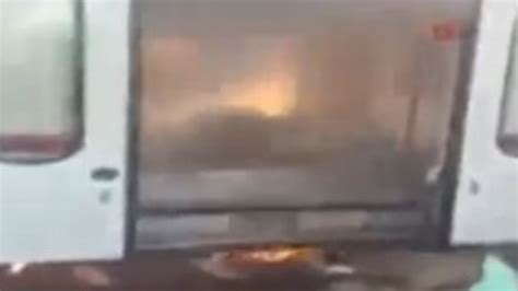 İ­z­m­i­r­ ­s­e­f­e­r­i­ ­y­a­p­a­n­ ­y­o­l­c­u­ ­t­r­e­n­i­n­d­e­ ­y­a­n­g­ı­n­